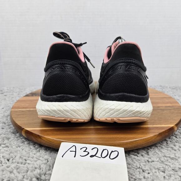 Saucony Hurricane 23 Black Pink Athletic Gym Daily Road Running Shoe Womens 11 - Picture 2 of 13